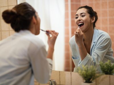 Qual a forma correta de higienizar a língua?