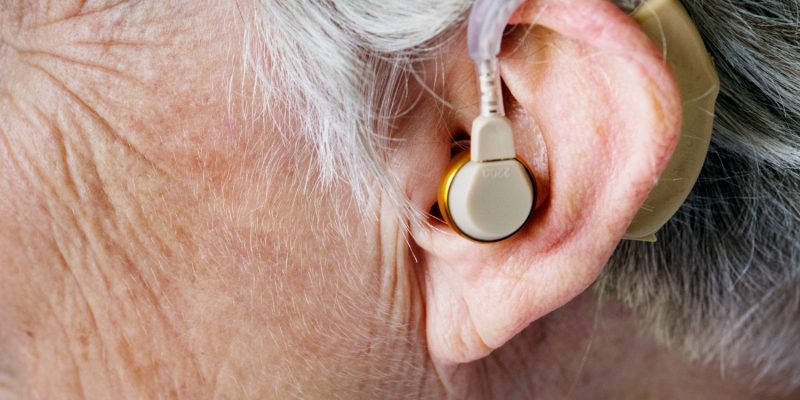 evolução dos aparelhos auditivos