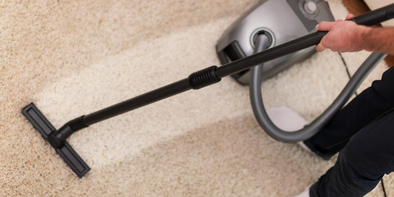 Poeira em casa: cuidados com tapetes e bebês
